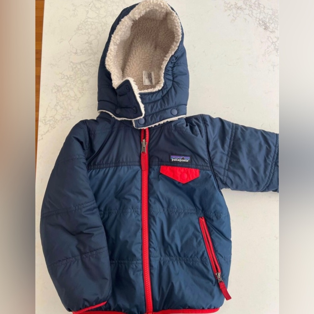 Patagonia winter coat for kids. Reversible. Size 4T.